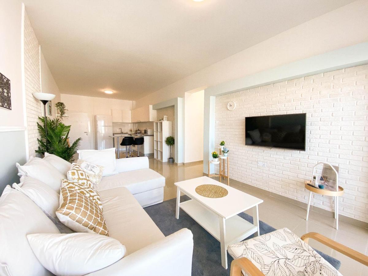 Spartacus Pool Apartments In Caesar Resort & Spa Trikomo Ngoại thất bức ảnh